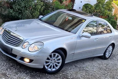 2007' Mercedes-Benz E 200