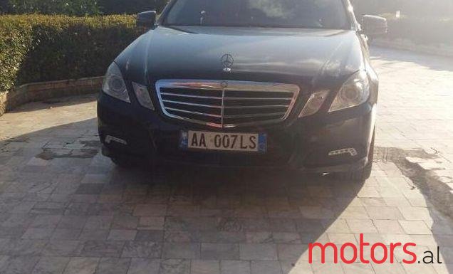 2009' Mercedes-Benz E-Class photo #3