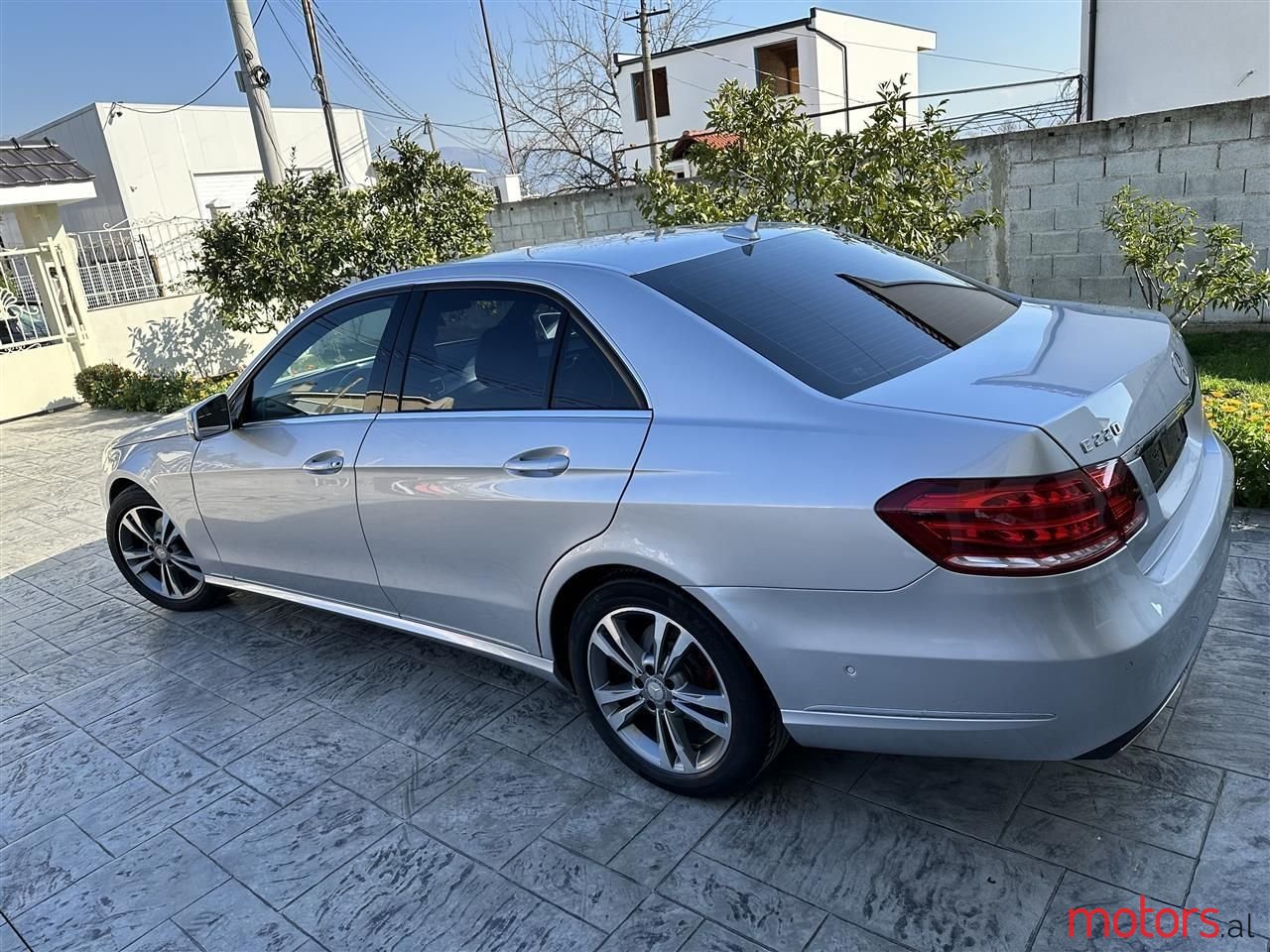 2013' Mercedes-Benz E 220 photo #5