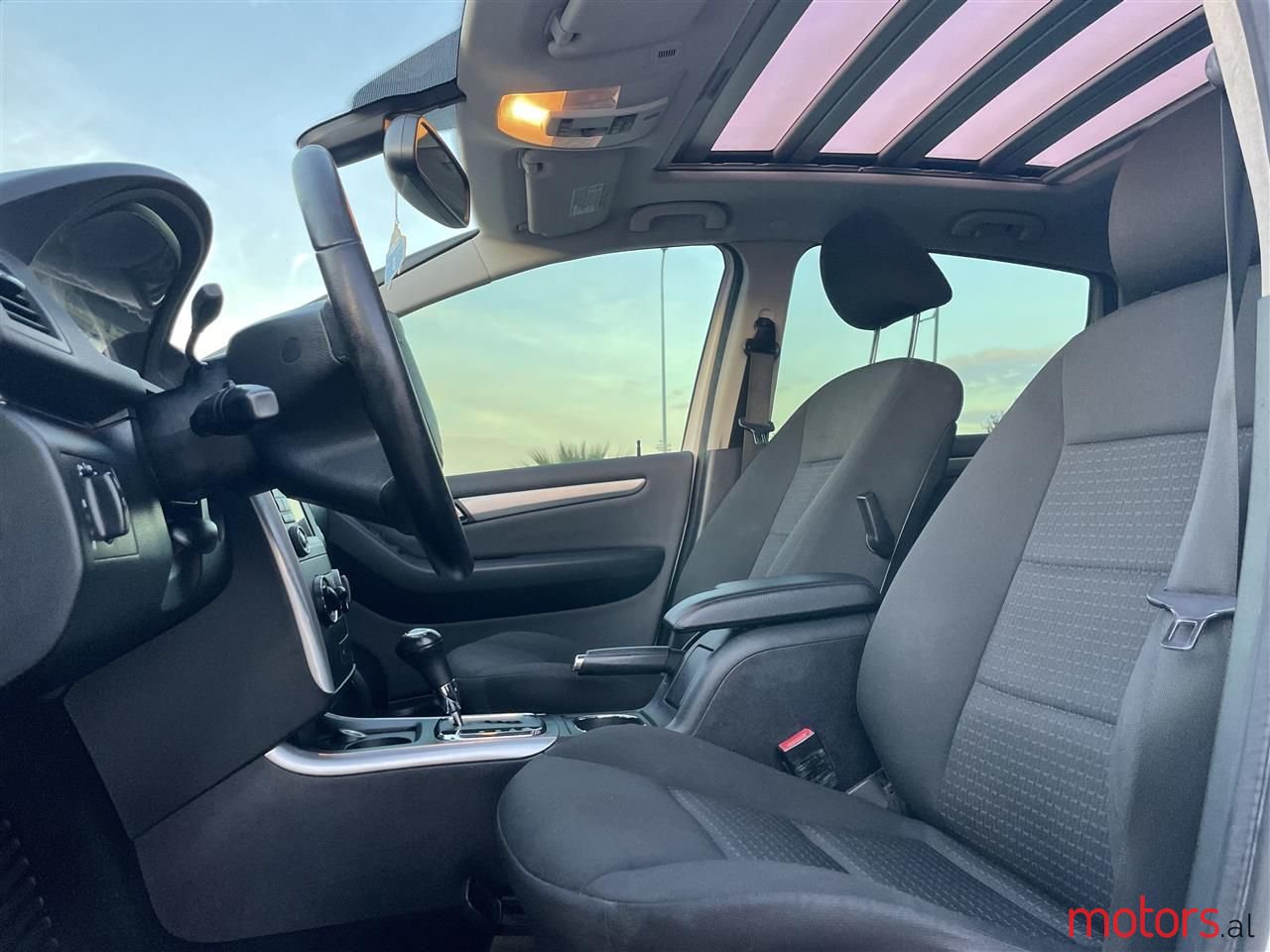 2010' Mercedes-Benz B 200 photo #6