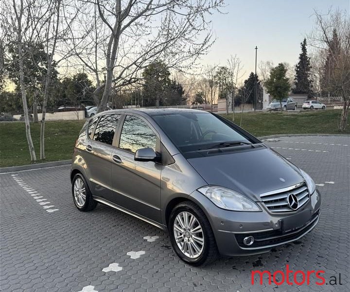 2012' Mercedes-Benz A 180 photo #2