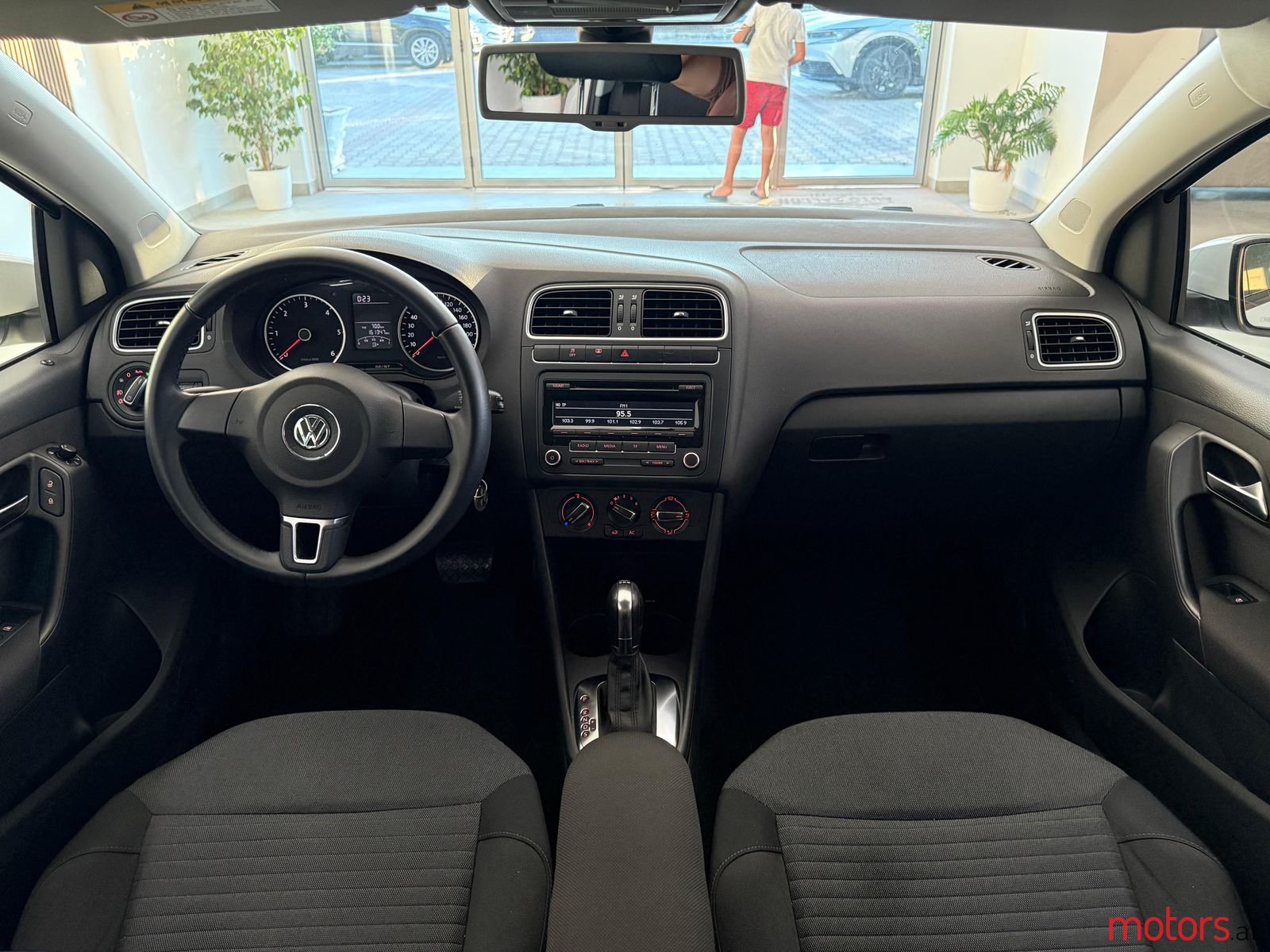 2013' Volkswagen Polo photo #3