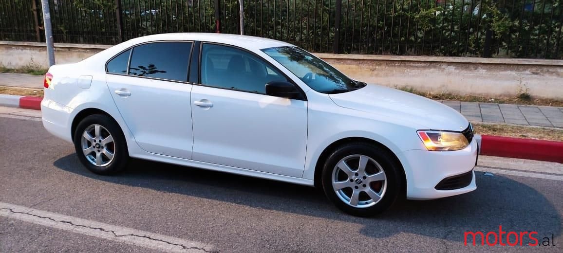 2012' Volkswagen Jetta photo #4