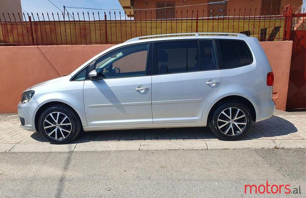 2013' Volkswagen Touran photo #1