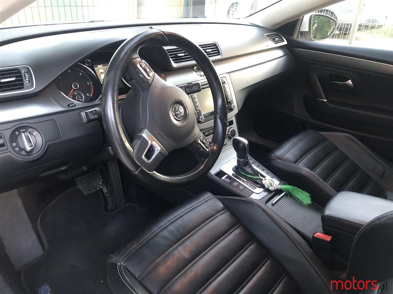 2013' Volkswagen Passat photo #4