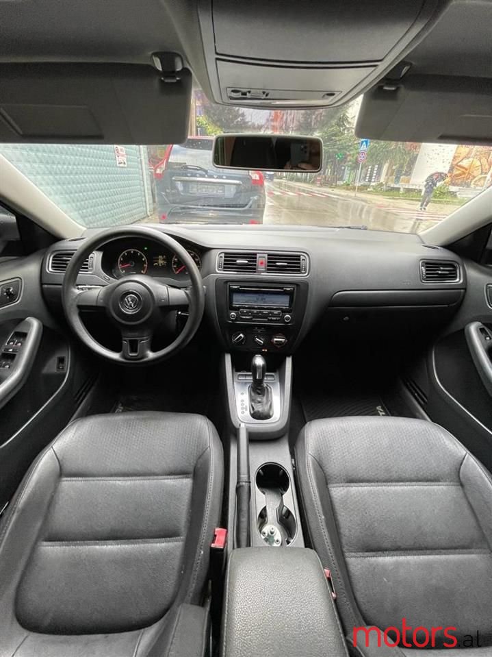 2011' Volkswagen Jetta photo #6