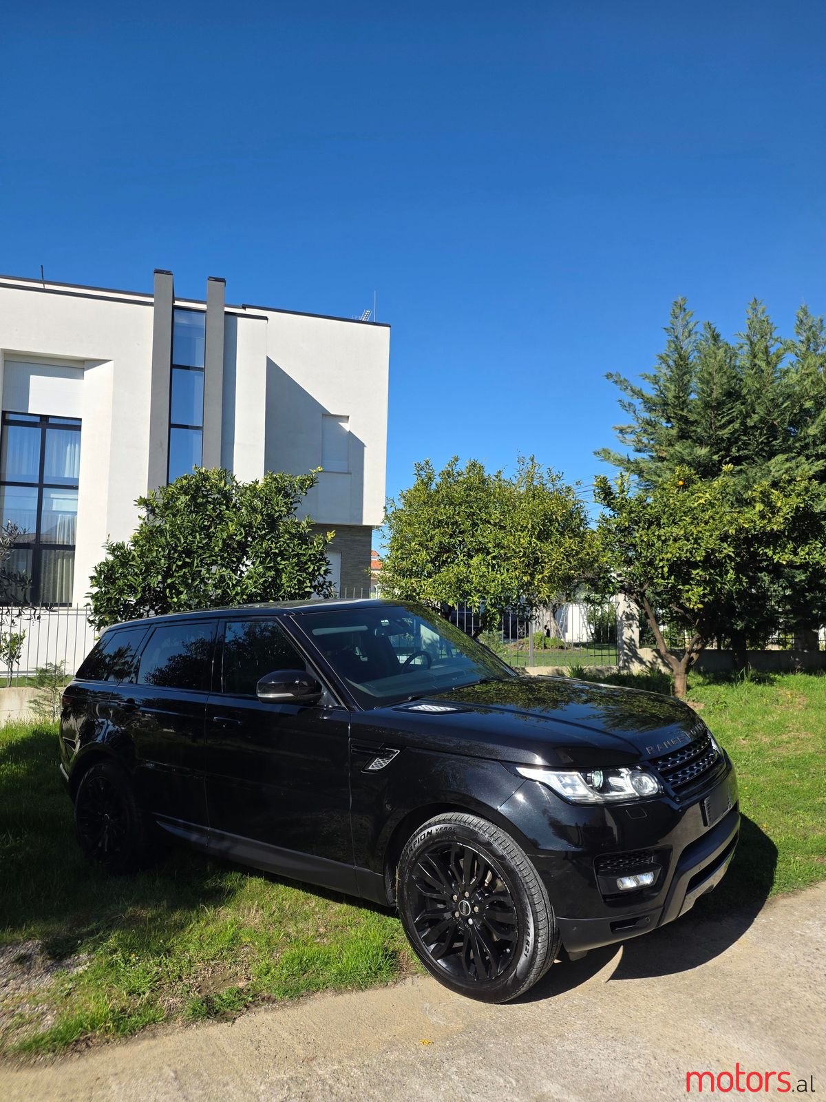 2015' Land Rover Range Rover Sport photo #1