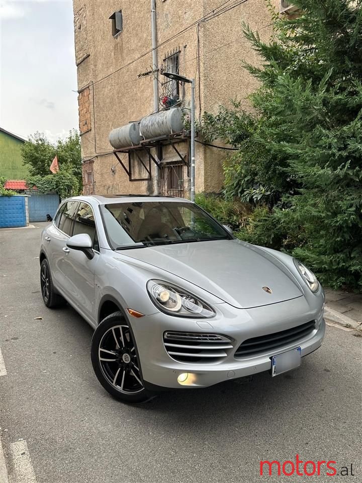 2012' Porsche Cayenne photo #2