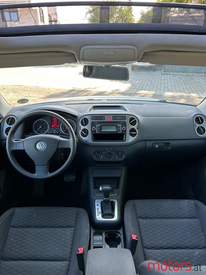 2008' Volkswagen Tiguan photo #6