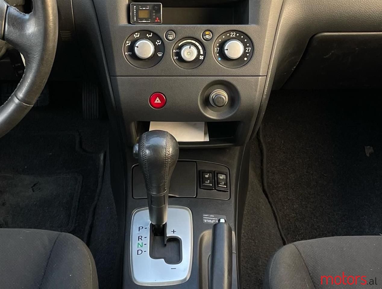 2004' Mitsubishi Outlander photo #5