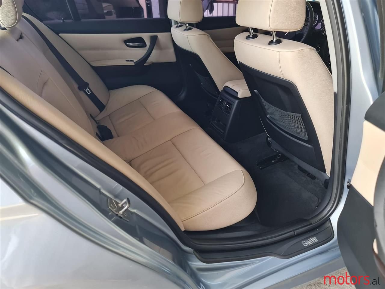 2011' BMW 320 photo #6