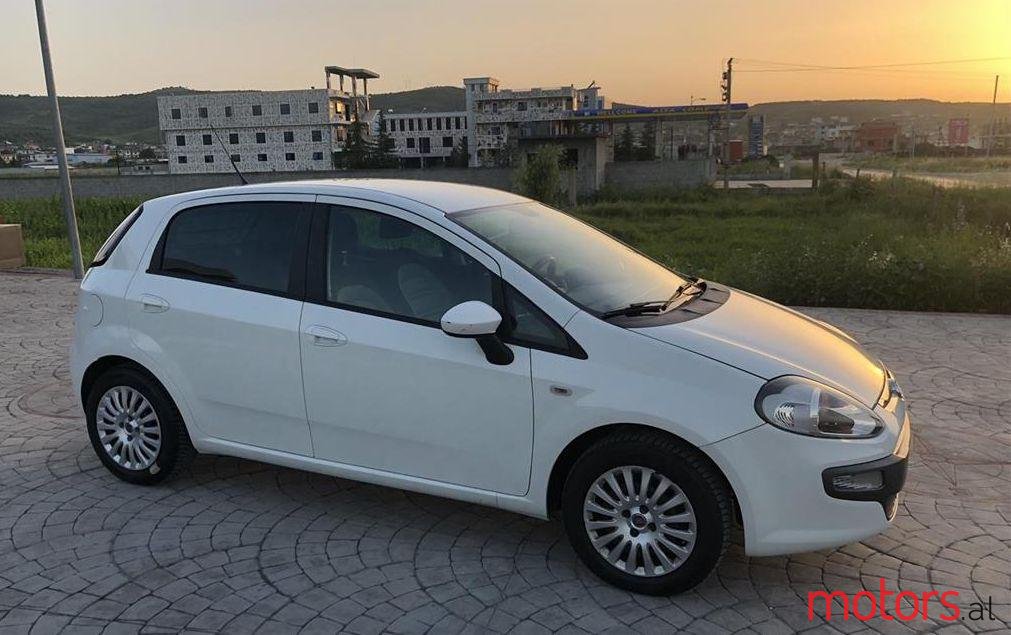 2011' Fiat Grande Punto photo #1