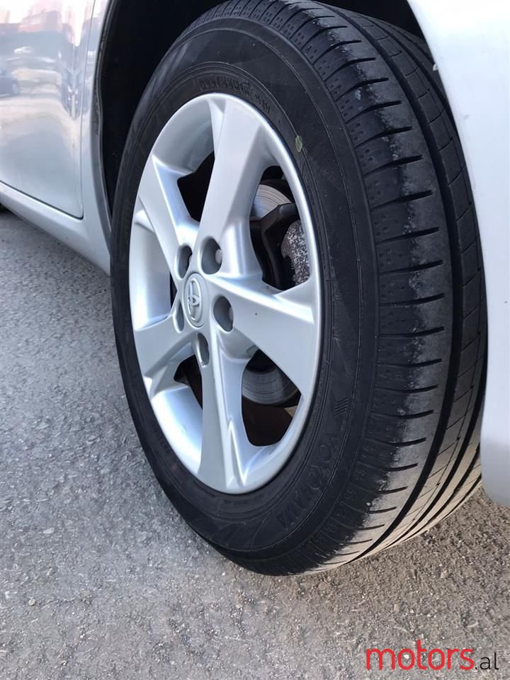 2010' Toyota Auris photo #4