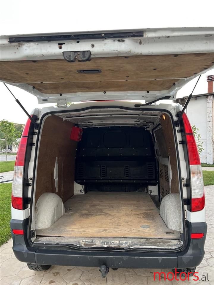 2009' Mercedes-Benz V 220 photo #5