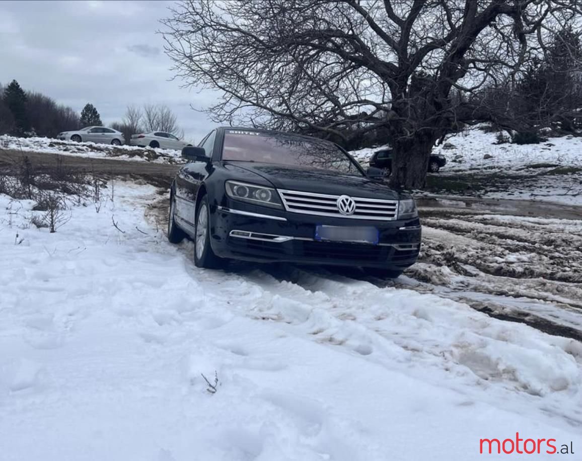 2012' Volkswagen Phaeton photo #3