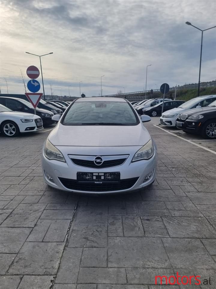 2010' Opel Astra photo #5