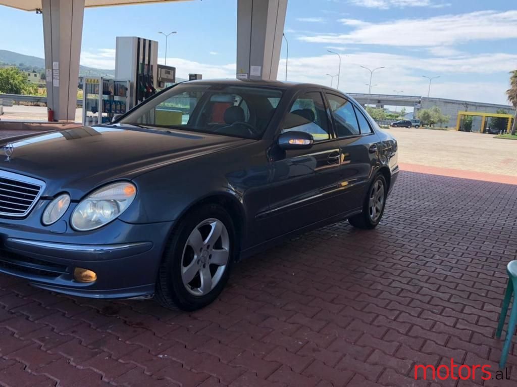 2005' Mercedes-Benz E 270 photo #2
