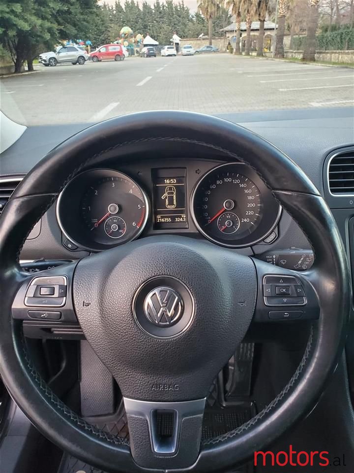 2010' Volkswagen Golf photo #6