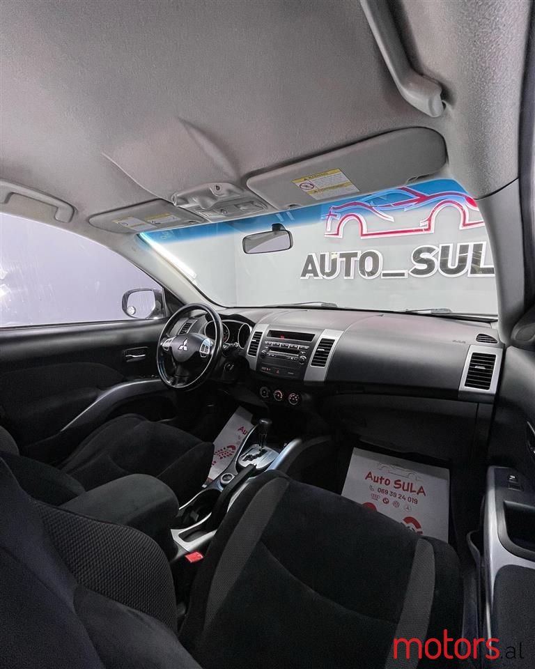 2011' Mitsubishi Outlander photo #3