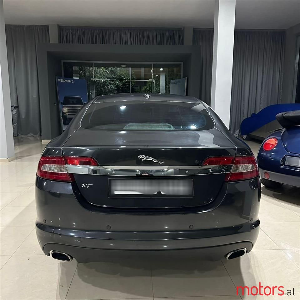 2011' Jaguar XF photo #3