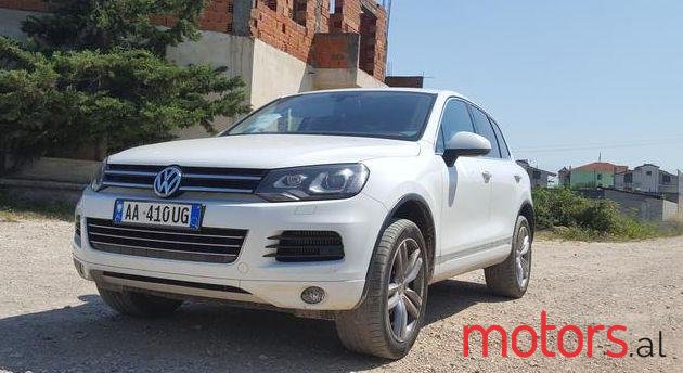 2013' Volkswagen Touareg photo #1