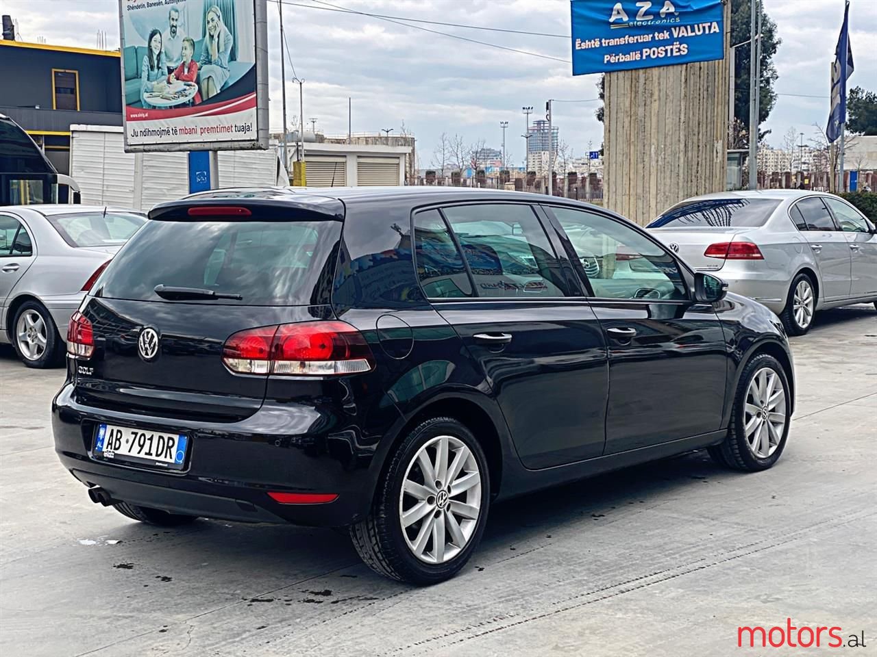 2009' Volkswagen Golf photo #4