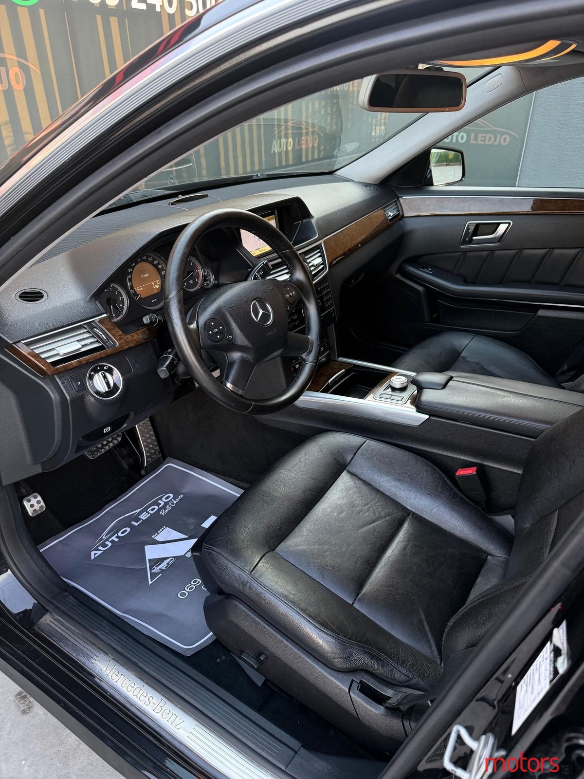 2012' Mercedes-Benz E 300 photo #3