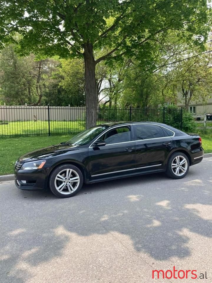 2012' Volkswagen Passat photo #2