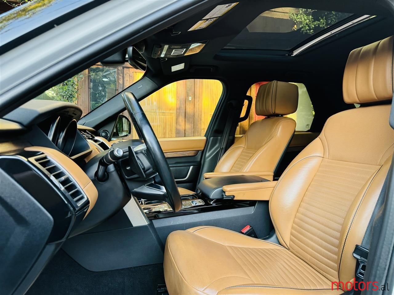 2017' Land Rover Discovery photo #6