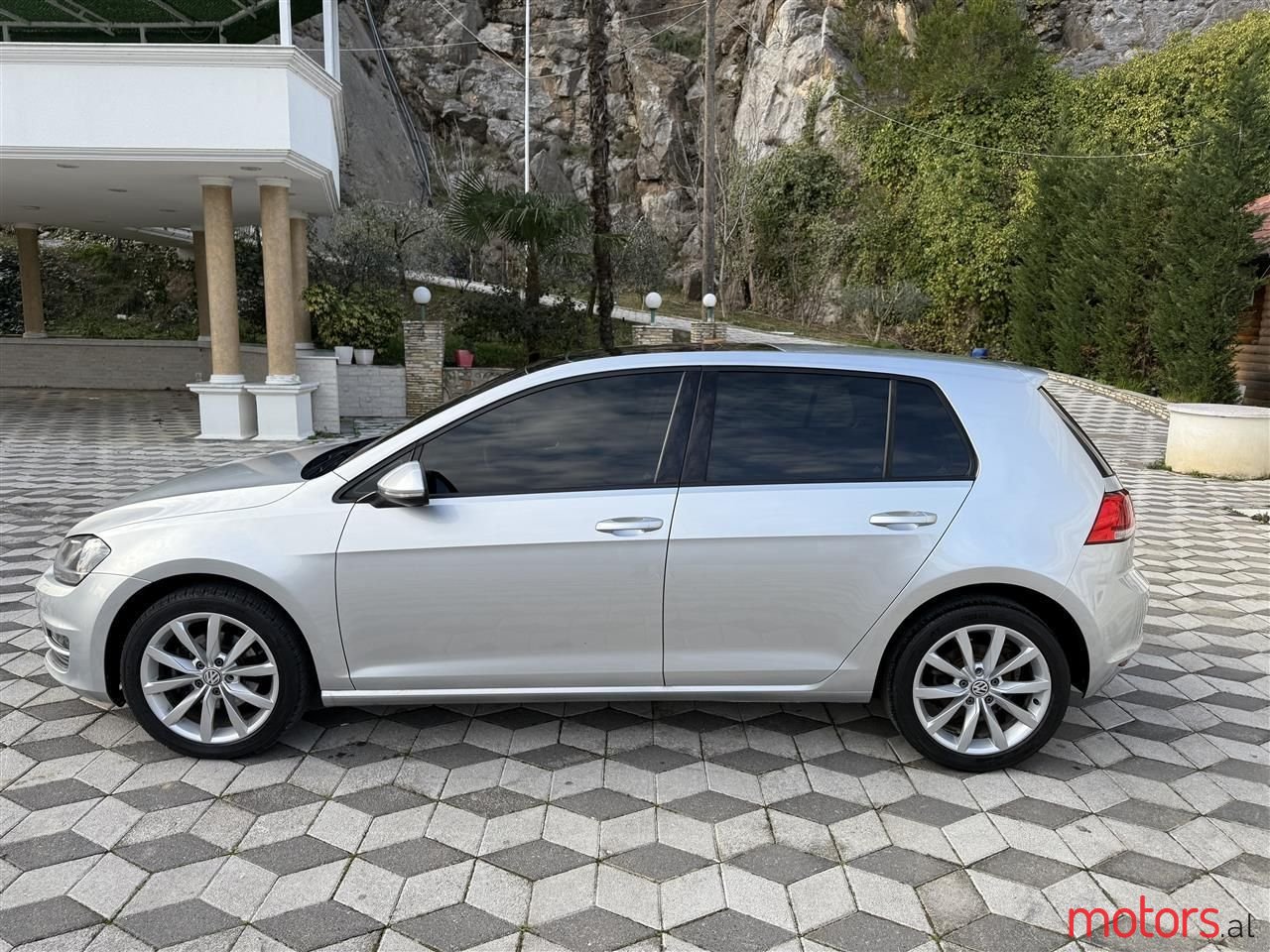 2013' Volkswagen Golf photo #2