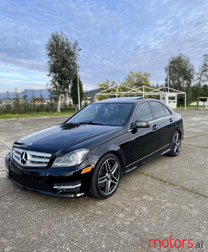 2012' Mercedes-Benz C 300 photo #1