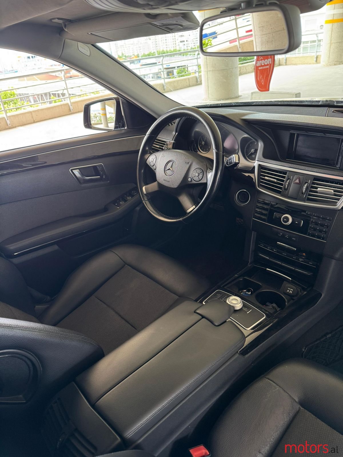 2012' Mercedes-Benz E 300 photo #5