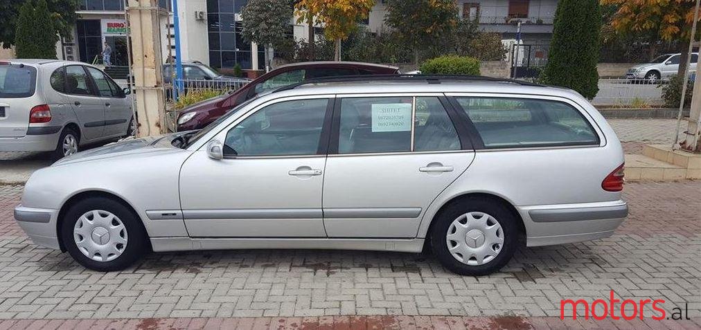 2001' Mercedes-Benz E 220 photo #1