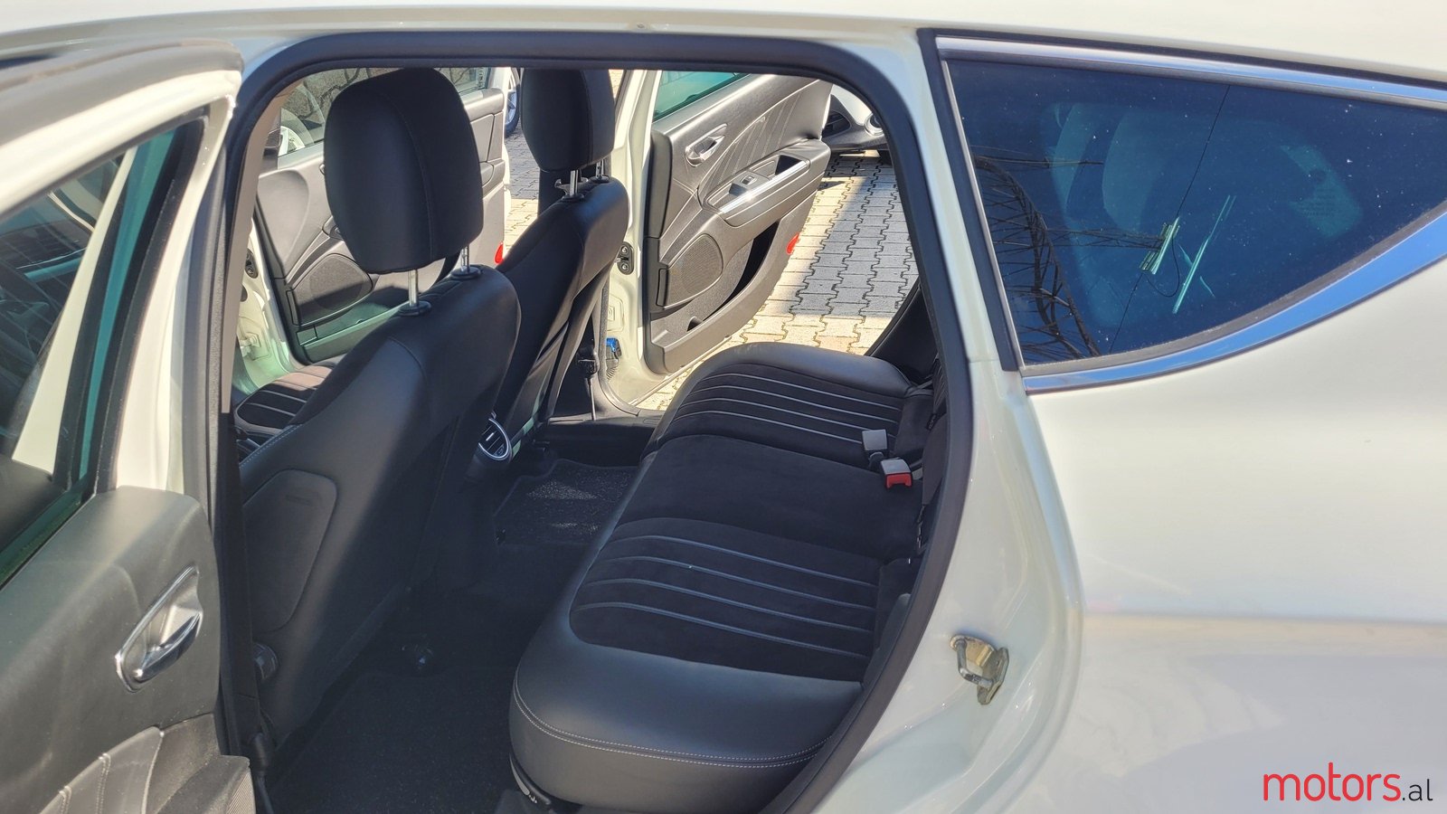 2010' Lancia Delta photo #1