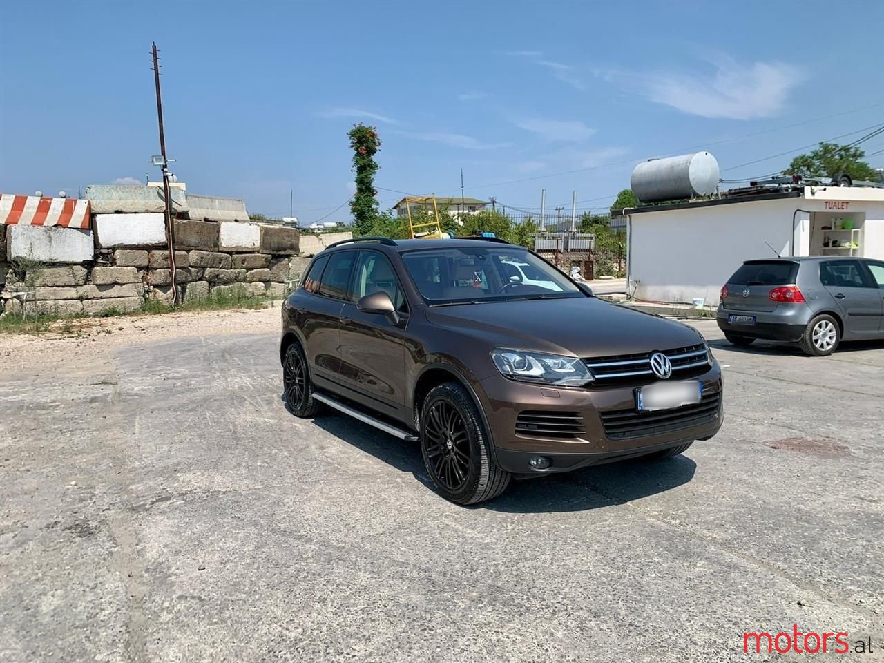 2011' Volkswagen Touareg photo #4