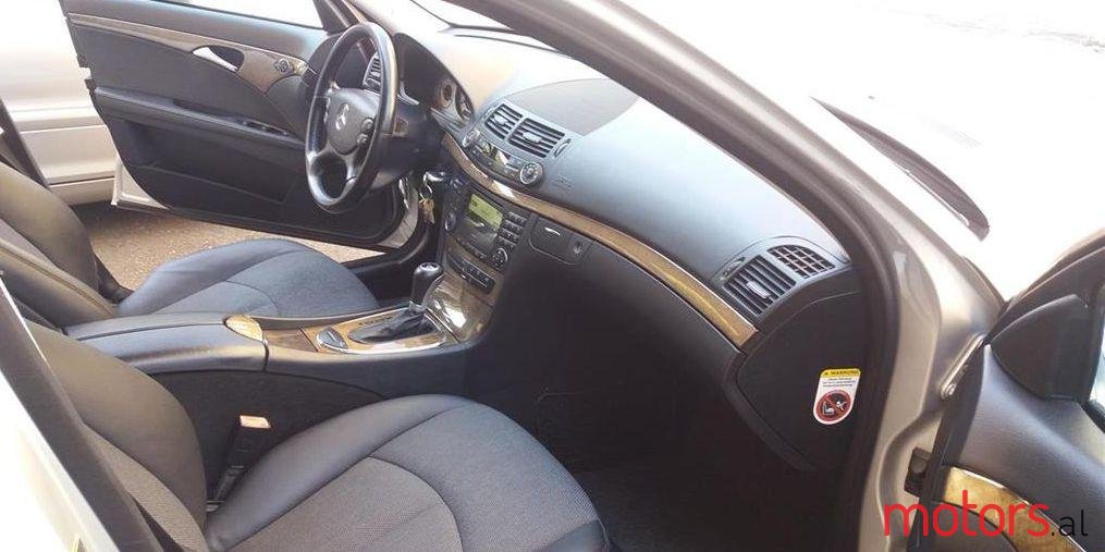 2007' Mercedes-Benz E 220 photo #1