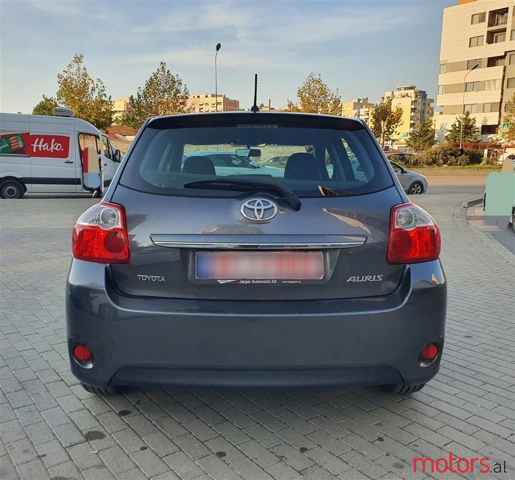 2010' Toyota Auris photo #6