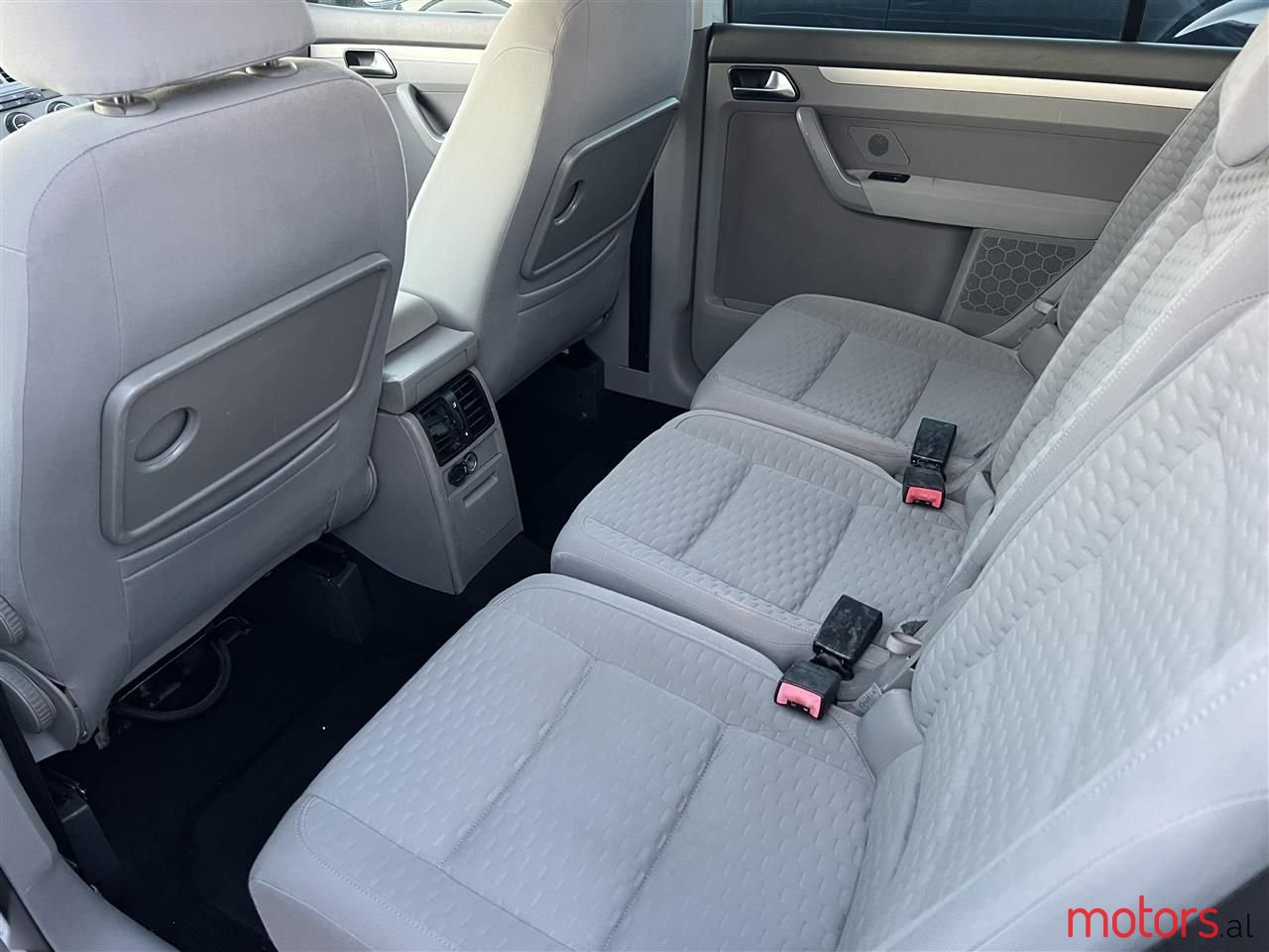 2010' Volkswagen Touran photo #5