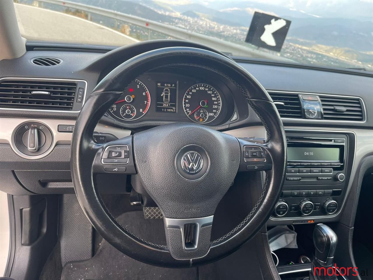 2012' Volkswagen Passat photo #2