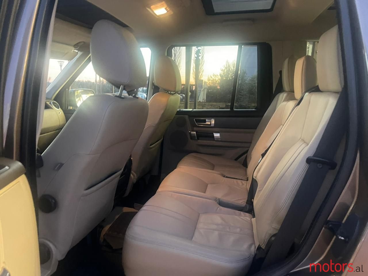 2011' Land Rover Discovery photo #2