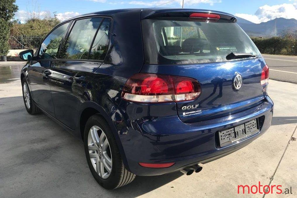 2009' Volkswagen Golf photo #2