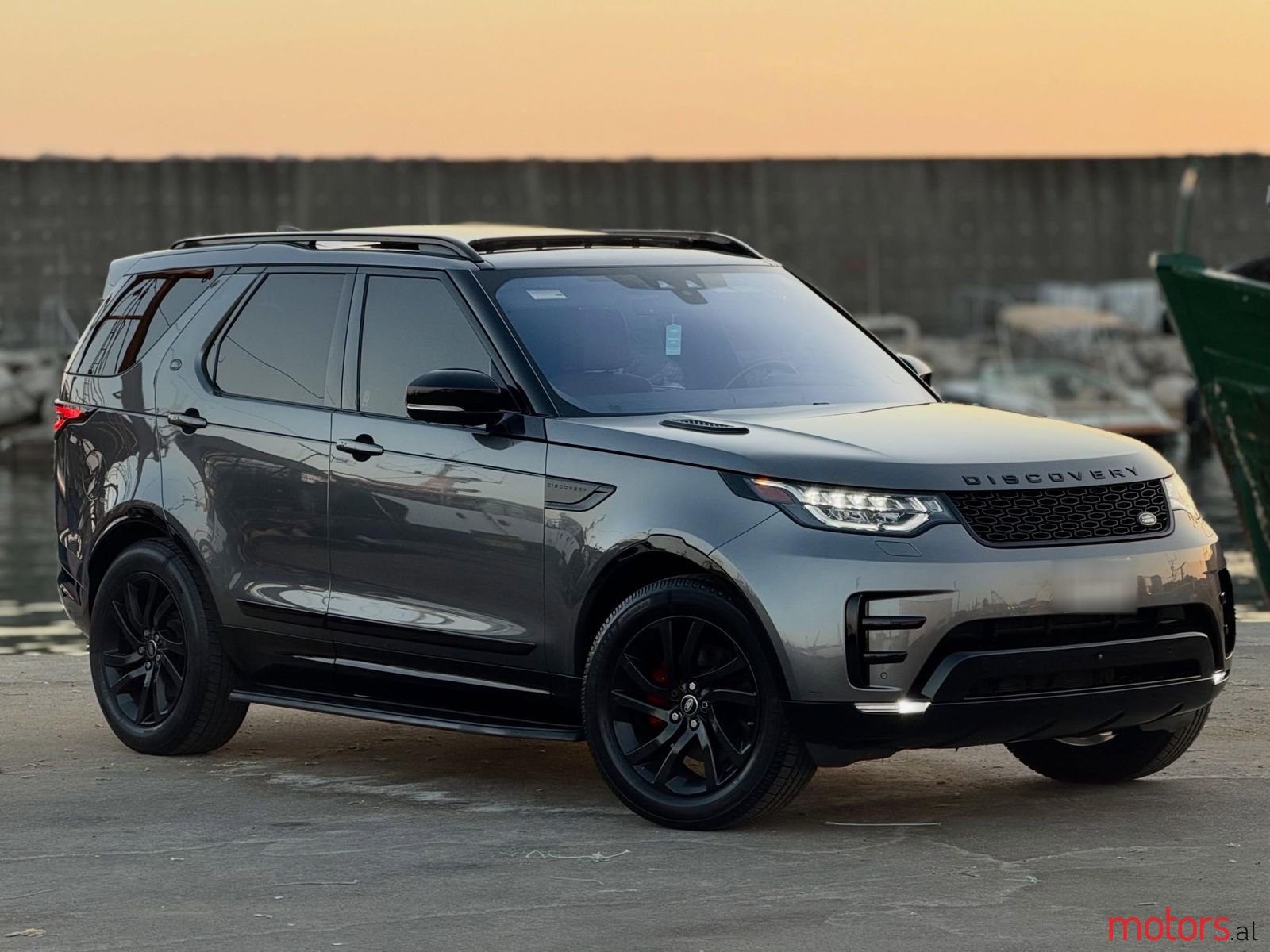2017' Land Rover Discovery photo #3
