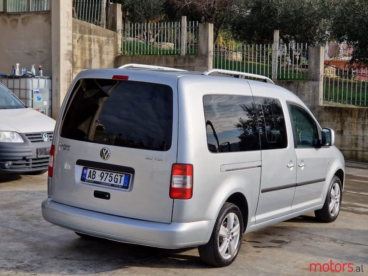 2010' Volkswagen Caddy photo #1