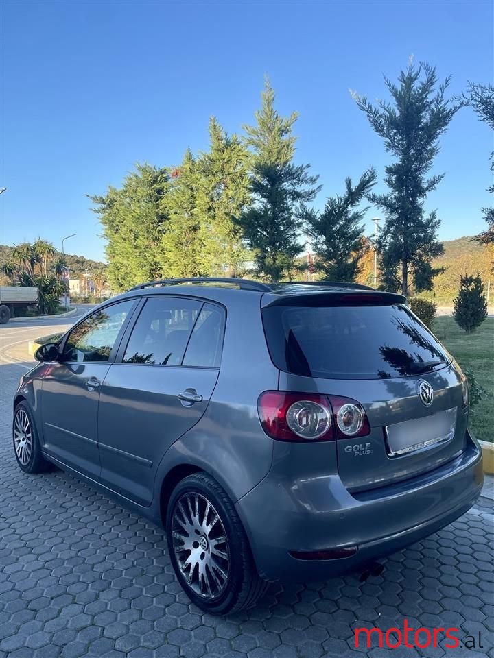 2010' Volkswagen Golf Plus photo #4