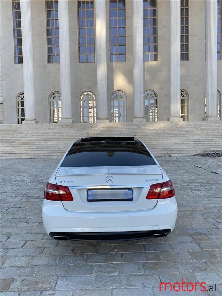 2011' Mercedes-Benz E 350 photo #5