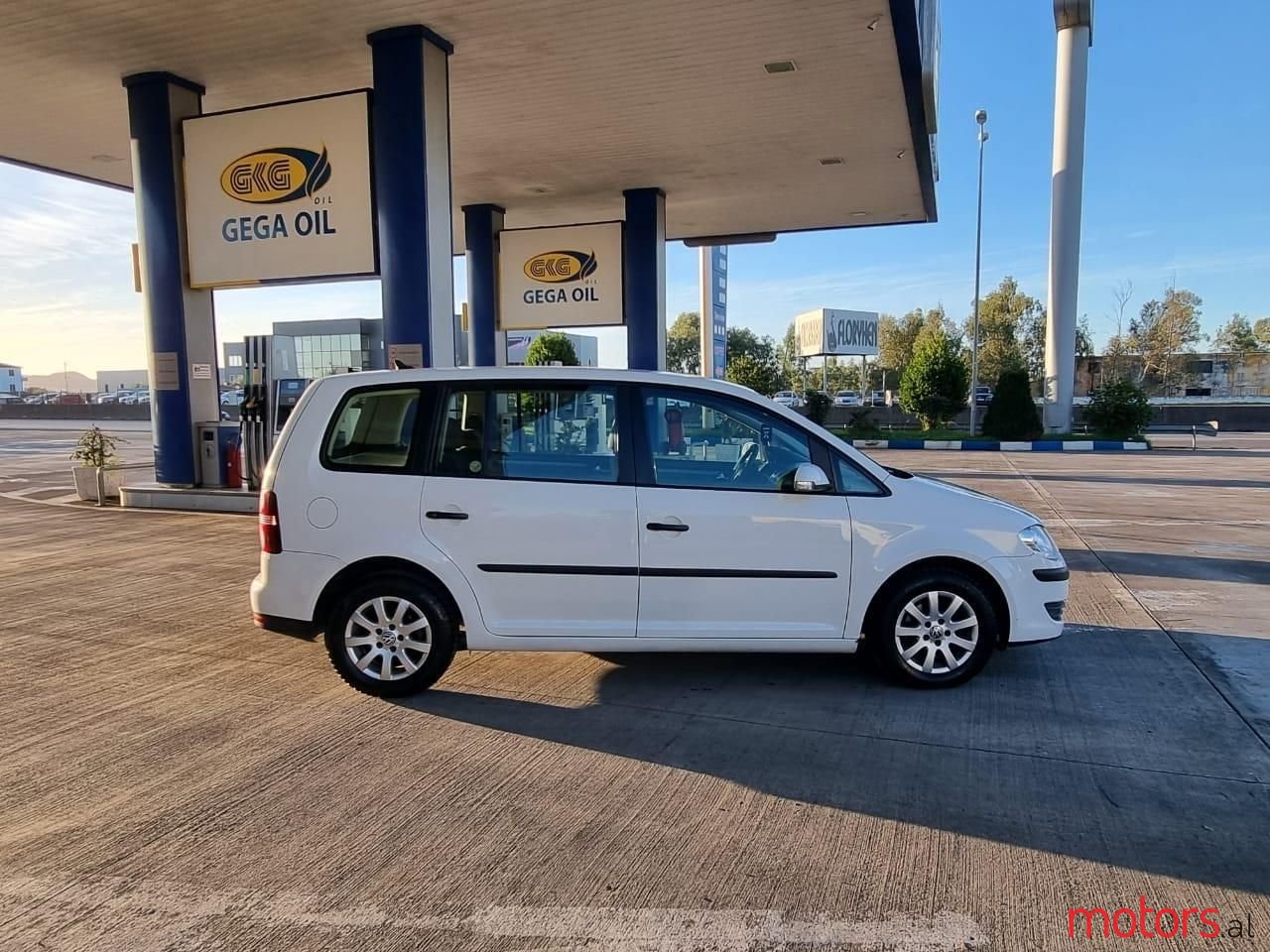 2008' Volkswagen Touran photo #5