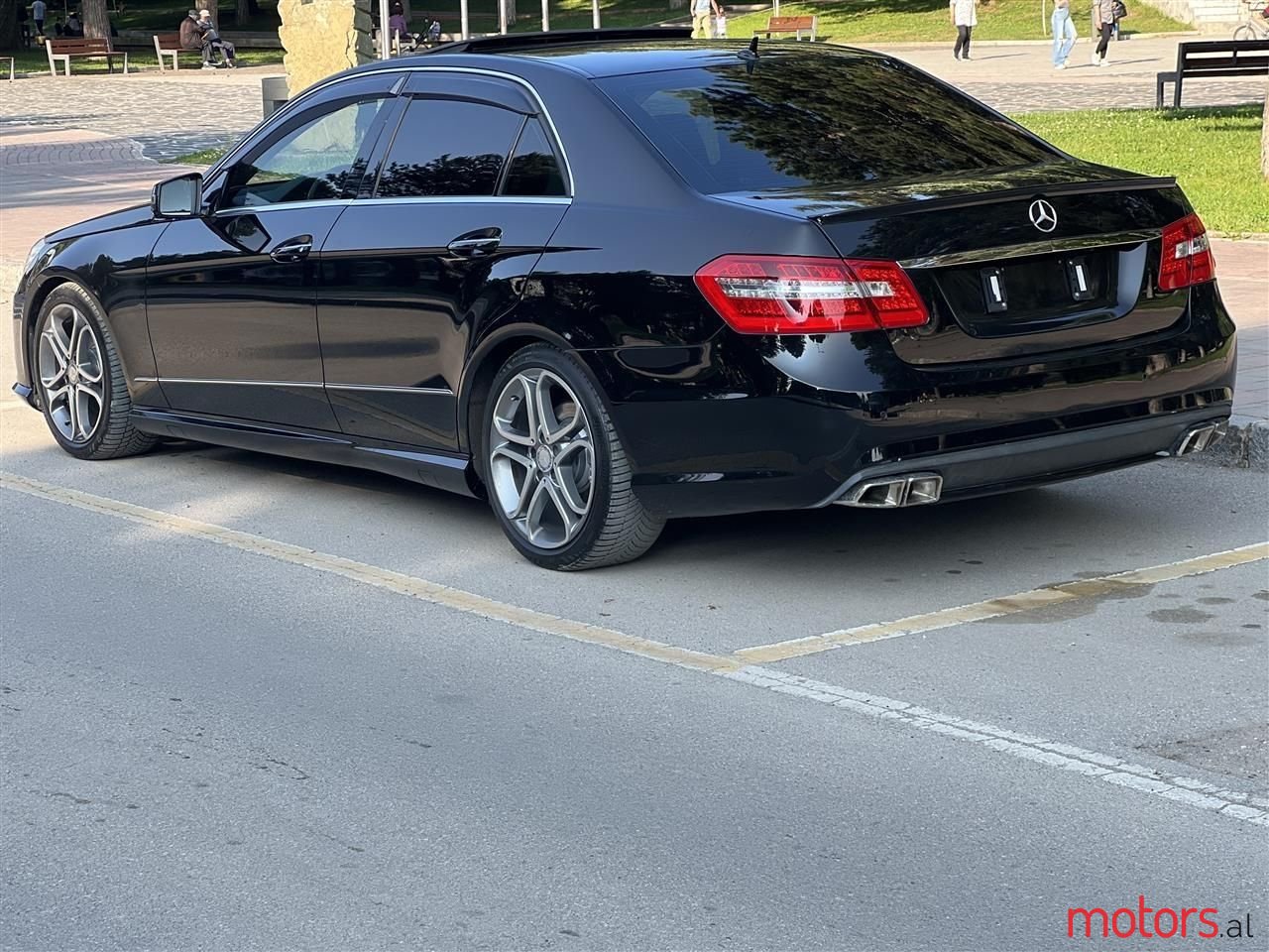 2009' Mercedes-Benz E 350 photo #3
