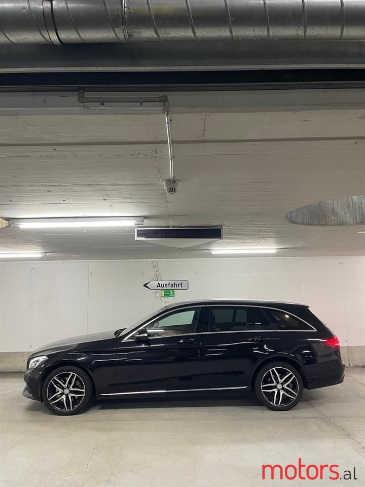 2015' Mercedes-Benz C 250 photo #3