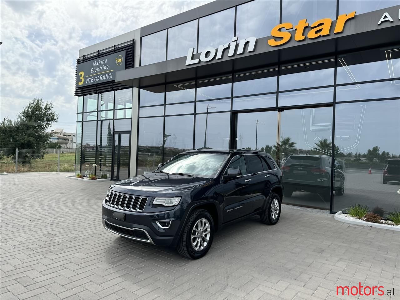 2014' Jeep Grand Cherokee photo #3