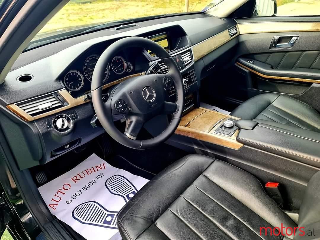 2010' Mercedes-Benz E 300 photo #6